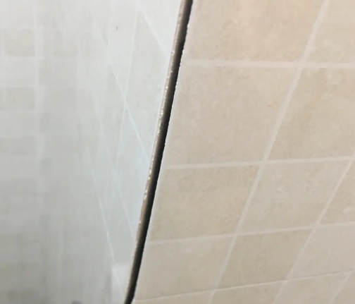 灵武瓷砖空鼓维修公司分享阳台瓷砖脱落的修复过程可以分为以下几个步骤