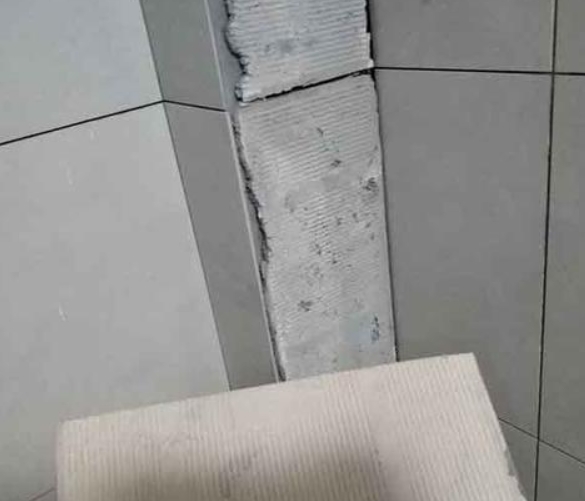 灵武瓷砖空鼓维修公司分享下厨房瓷砖脱落的补救措施。